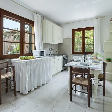Erica Apartman *